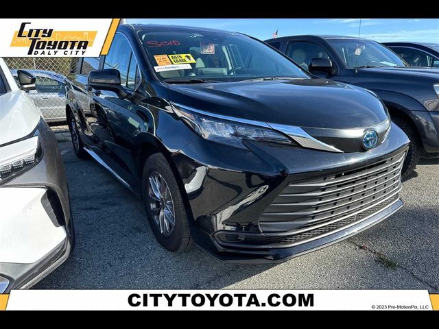 2024 Toyota Sienna LE