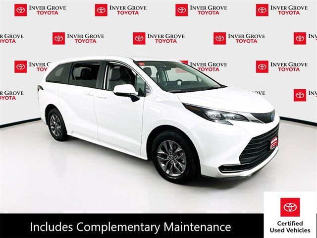 2024 Toyota Sienna LE