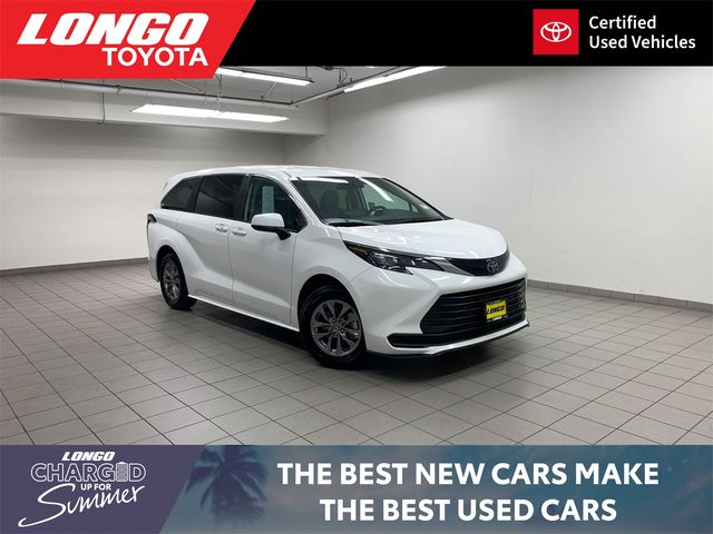 2024 Toyota Sienna LE