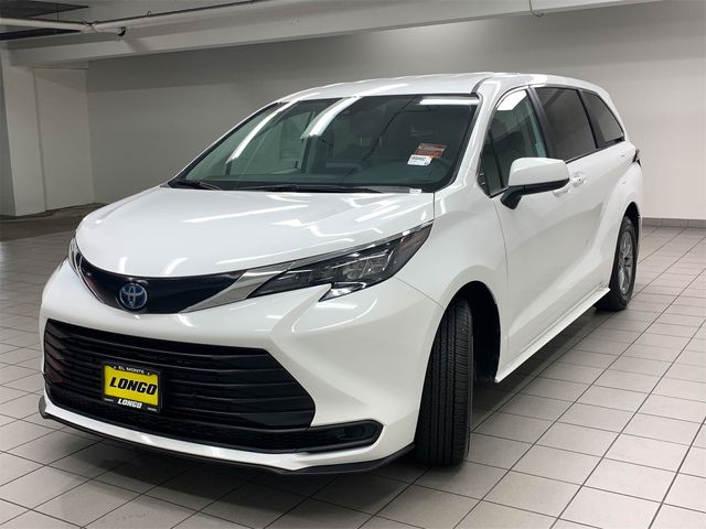 2024 Toyota Sienna LE