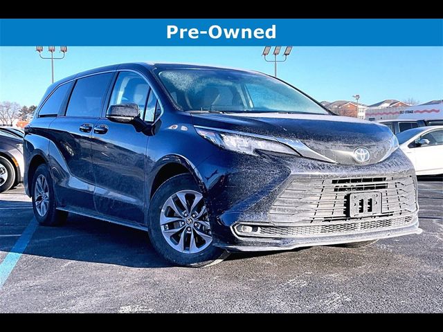 2024 Toyota Sienna LE