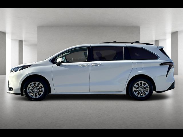 2024 Toyota Sienna LE