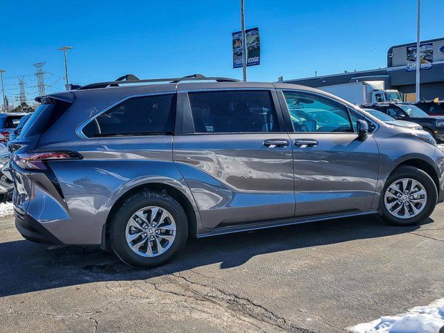 2024 Toyota Sienna LE