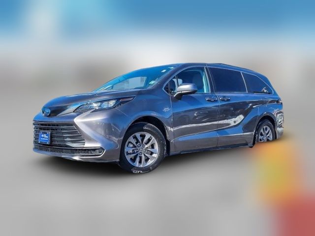 2024 Toyota Sienna LE