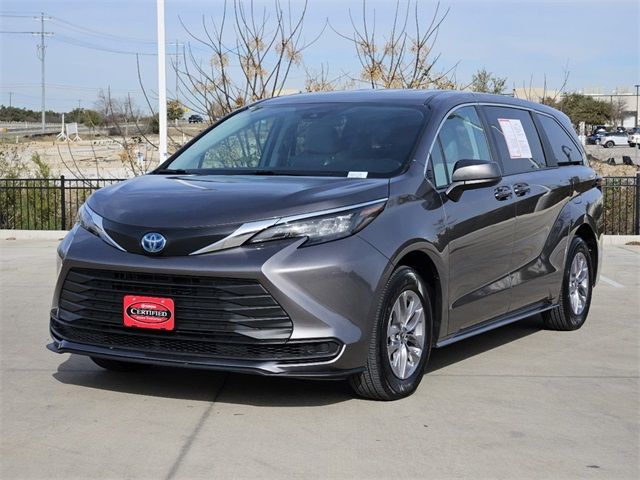 2024 Toyota Sienna LE