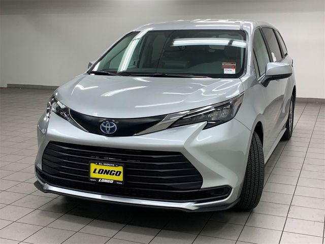 2024 Toyota Sienna LE