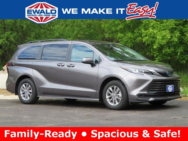 2024 Toyota Sienna LE