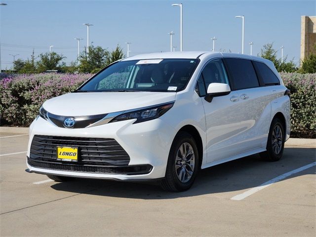 2024 Toyota Sienna LE