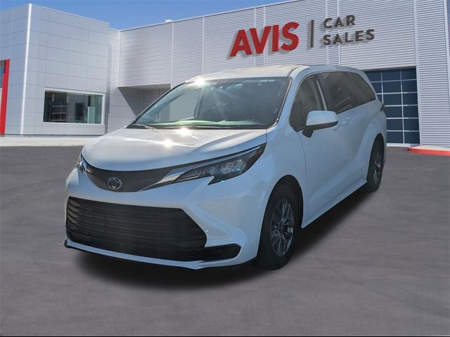 2024 Toyota Sienna LE