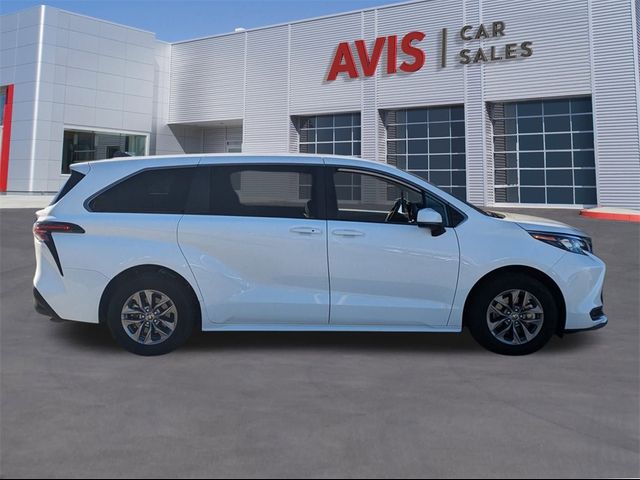 2024 Toyota Sienna LE