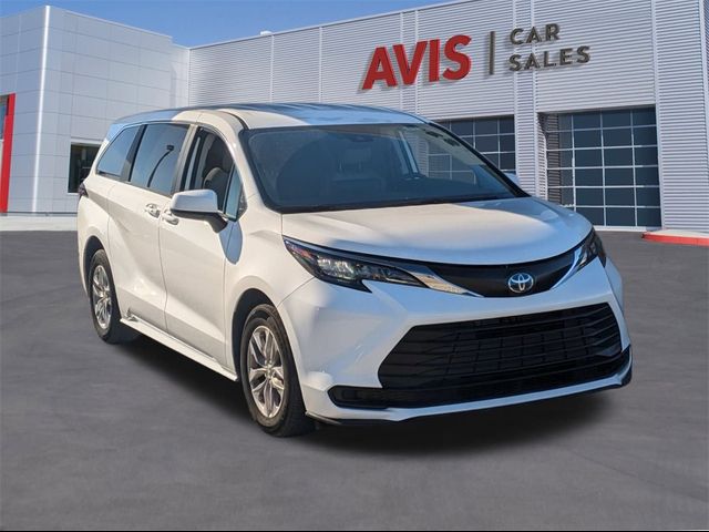 2024 Toyota Sienna LE