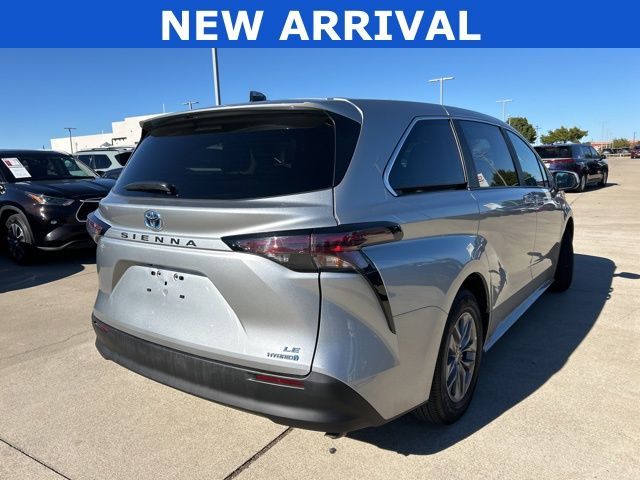 2024 Toyota Sienna LE