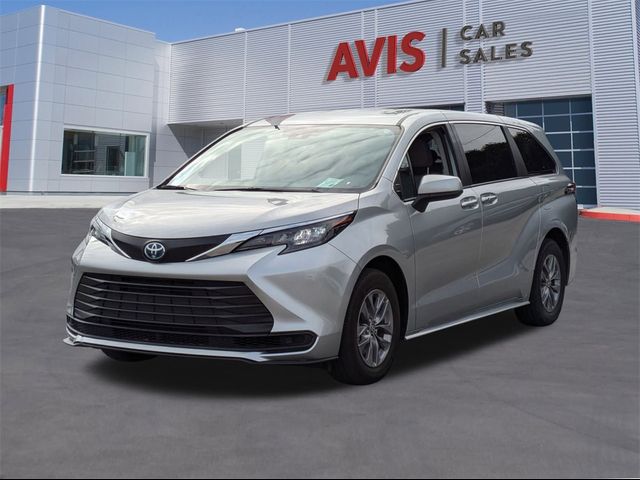 2024 Toyota Sienna LE