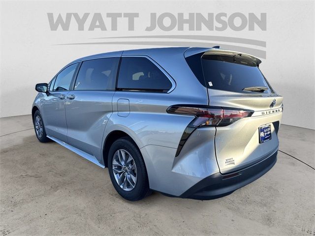 2024 Toyota Sienna LE