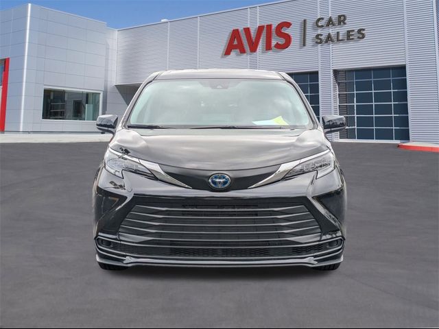 2024 Toyota Sienna LE