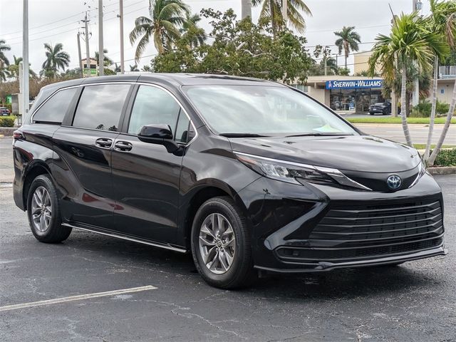 2024 Toyota Sienna LE