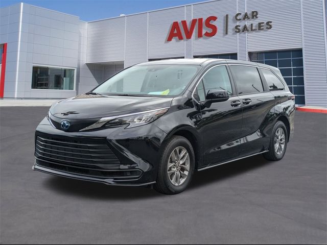 2024 Toyota Sienna LE