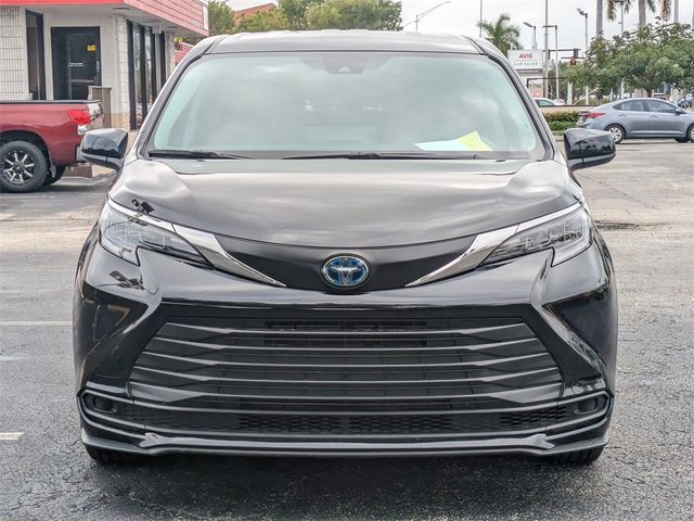 2024 Toyota Sienna LE