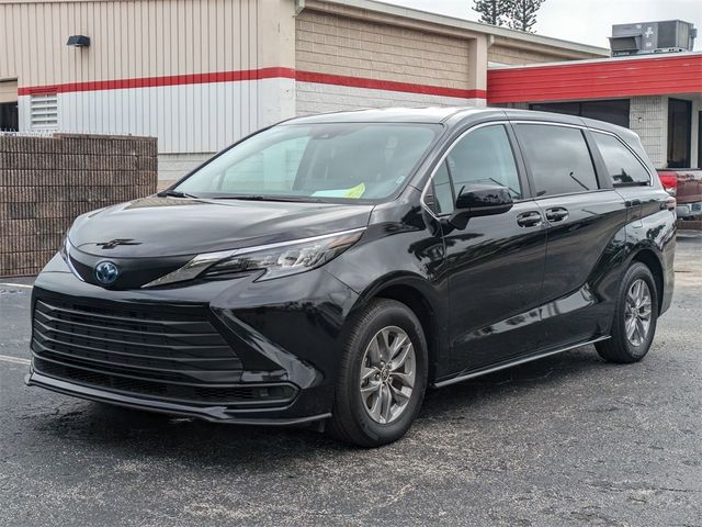 2024 Toyota Sienna LE