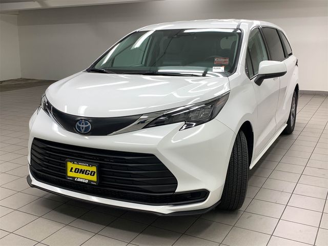 2024 Toyota Sienna LE