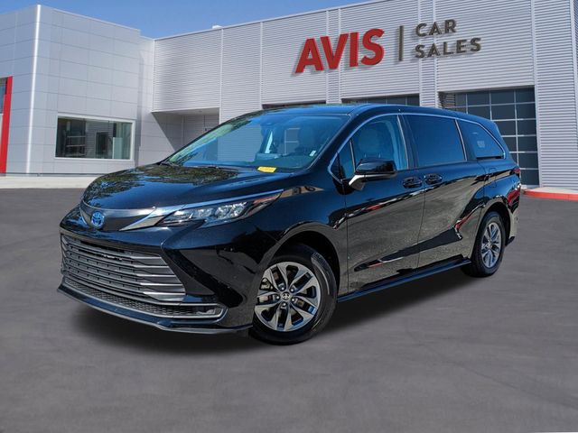 2024 Toyota Sienna LE