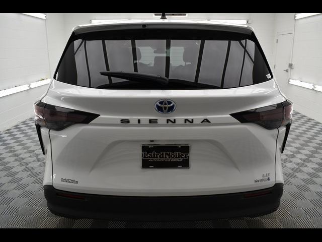 2024 Toyota Sienna LE