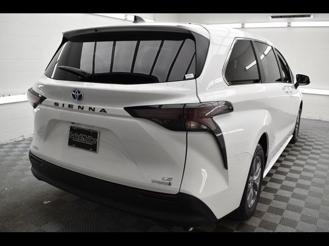 2024 Toyota Sienna LE