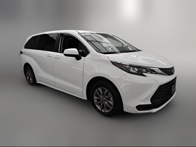 2024 Toyota Sienna LE