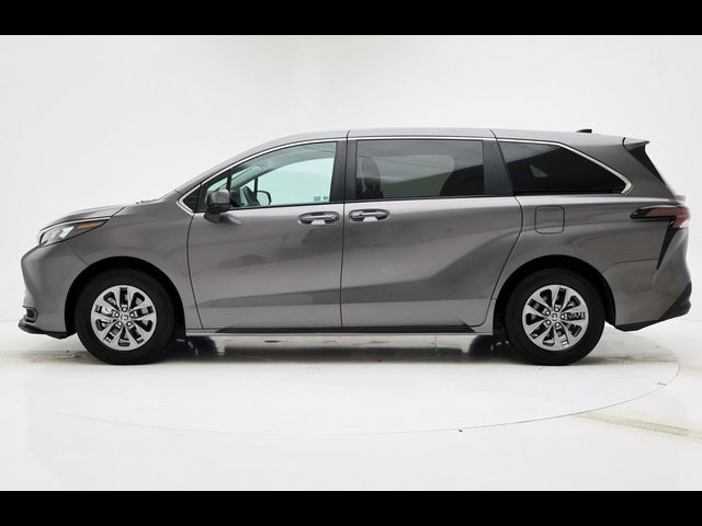 2024 Toyota Sienna LE