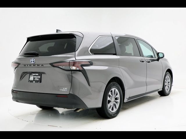 2024 Toyota Sienna LE