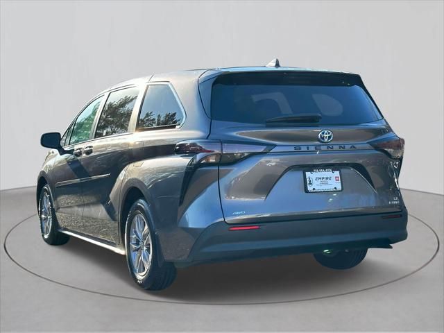 2024 Toyota Sienna LE