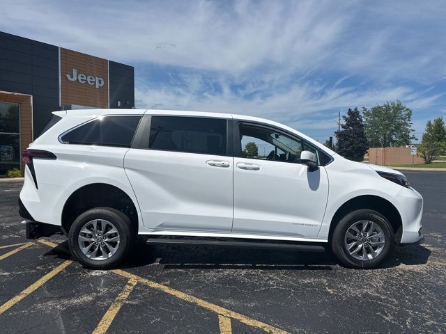 2024 Toyota Sienna LE