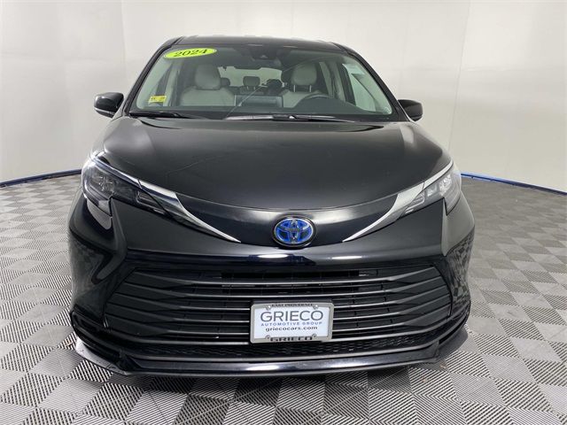 2024 Toyota Sienna LE