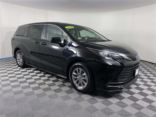 2024 Toyota Sienna LE