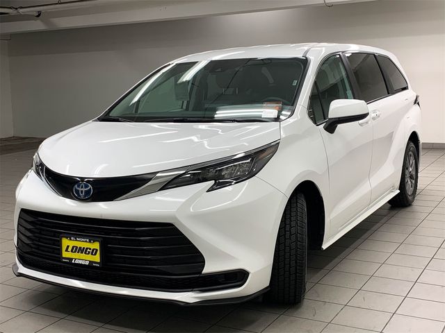 2024 Toyota Sienna LE