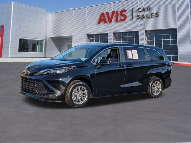 2024 Toyota Sienna LE