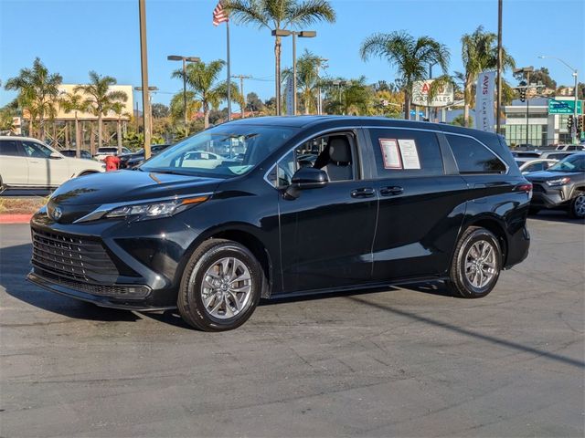 2024 Toyota Sienna LE