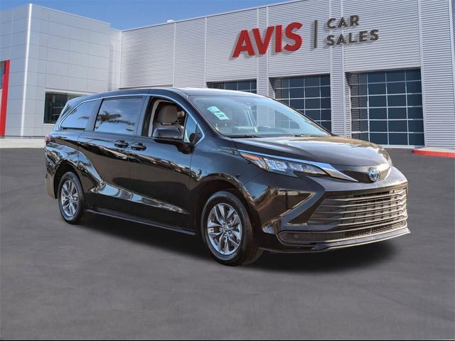 2024 Toyota Sienna LE