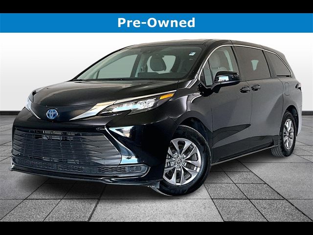 2024 Toyota Sienna LE