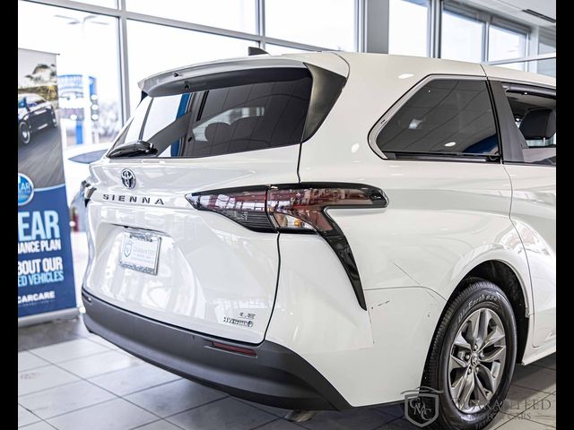 2024 Toyota Sienna LE