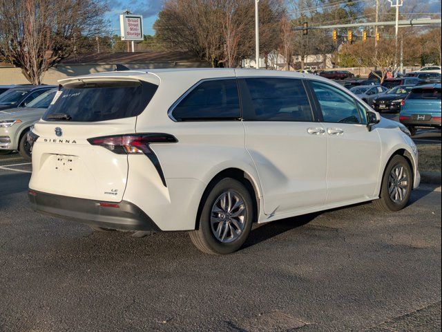 2024 Toyota Sienna LE