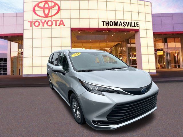 2024 Toyota Sienna LE