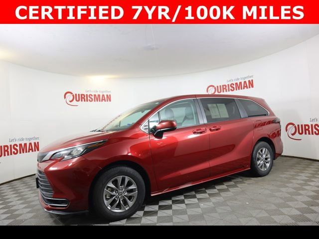 2024 Toyota Sienna LE