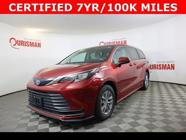 2024 Toyota Sienna LE