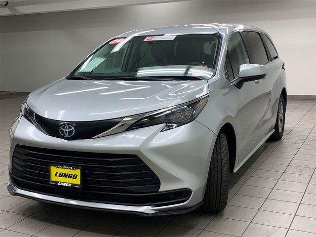 2024 Toyota Sienna LE