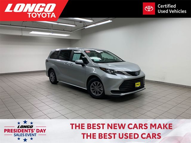 2024 Toyota Sienna LE