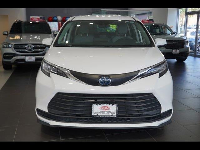 2024 Toyota Sienna LE