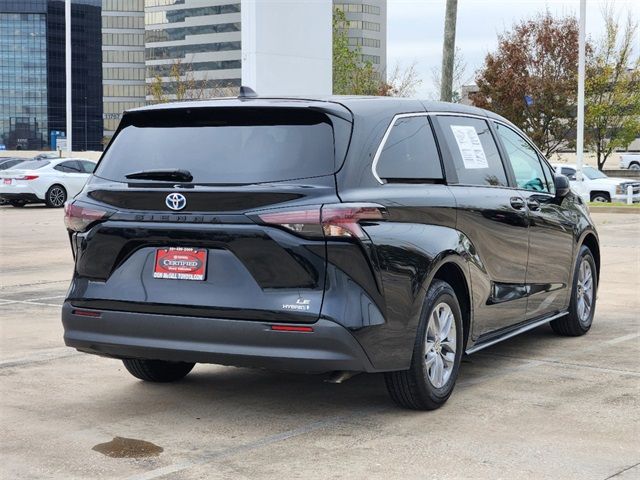 2024 Toyota Sienna LE