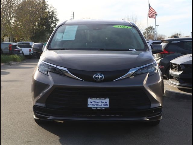 2024 Toyota Sienna LE