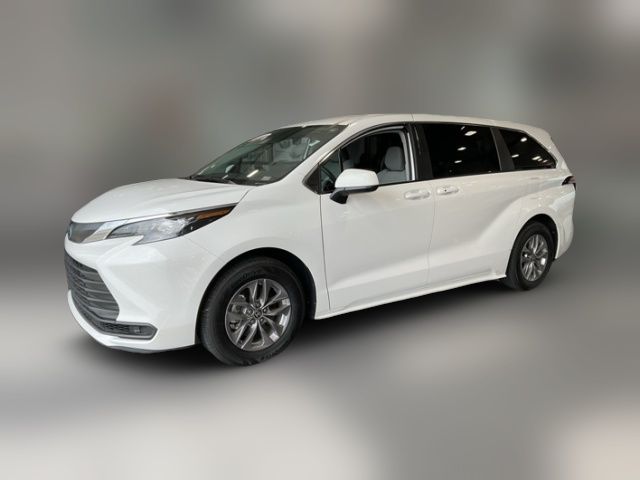 2024 Toyota Sienna LE